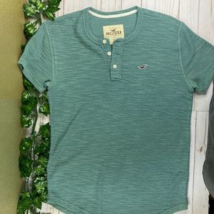 Women’s Hollister short sleeve shirt